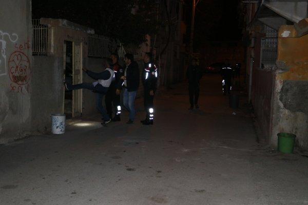 Adana'da bir caddede EYP patlatıldı