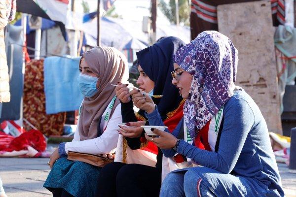 Irak'ta göstericilerin gecesi gündüzüne karıştı