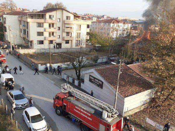 Düzce'de ahşap atölyesinde korkutan yangın