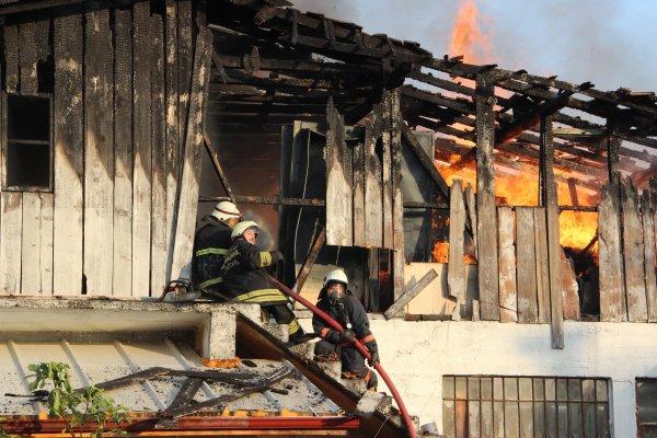 Düzce'de ahşap atölyesinde korkutan yangın