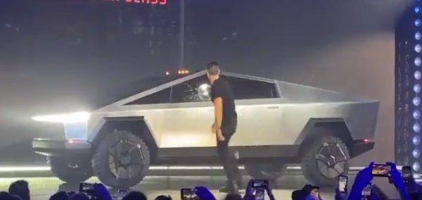 Tesla'nın kırılmaz camı, tanıtım esnasında kırıldı