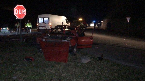 Trafik kazasında 7 ve 11 yaşındaki kız kardeşler öldü