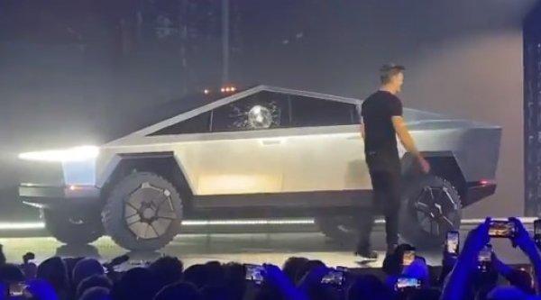 Tesla'nın kırılmaz camı, tanıtım esnasında kırıldı