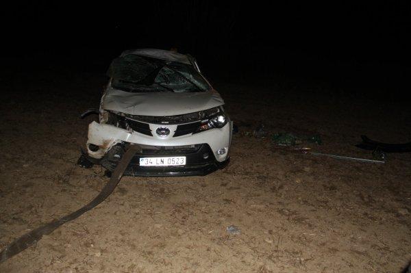 Konya'da tarlaya devrilen araç taklalar attı