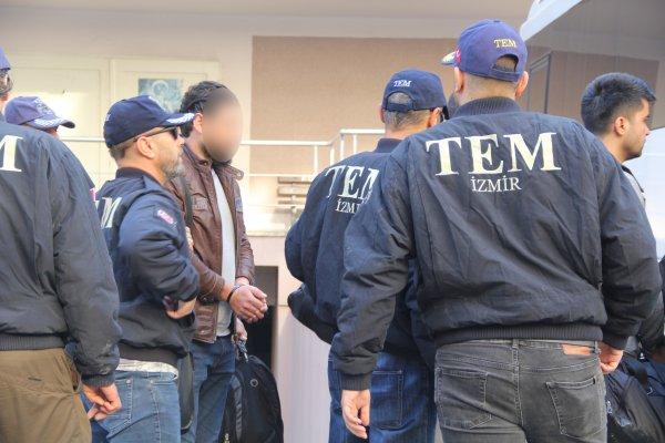 İzmir merkezli 44 ilde FETÖ operasyonu