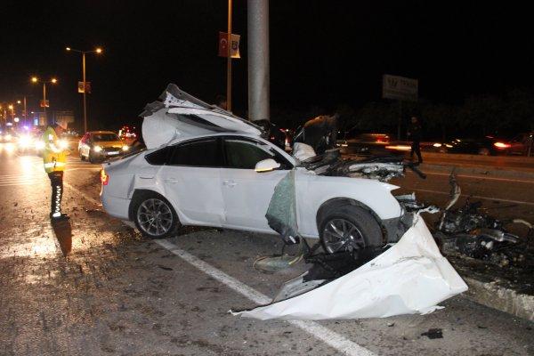 Karaman'da bir sürücü yön levhasına çarptı