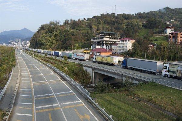 Sarp Sınır Kapısı’nda Noel kuyruğu