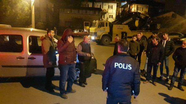 Karabük'te şarampole yuvarlanan aracın sürücüsü kaçtı