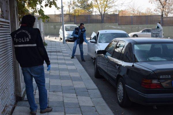 Kızına platonik aşk besleyen öğretmene kurşun yağdırdı