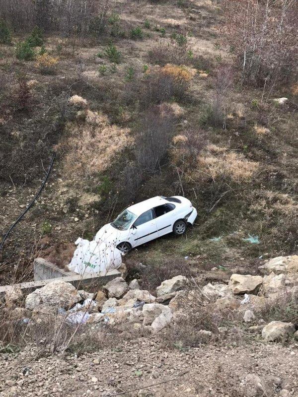 Karabük'te bir araç şarampole uçtu