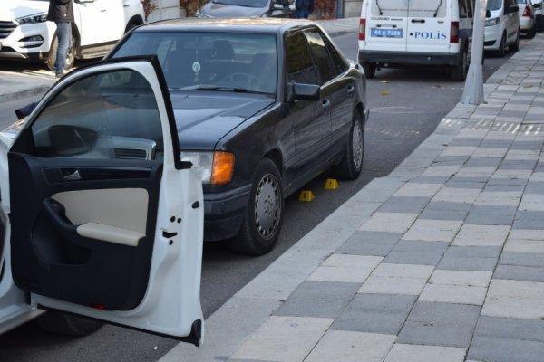 Kızına platonik aşk besleyen öğretmene kurşun yağdırdı