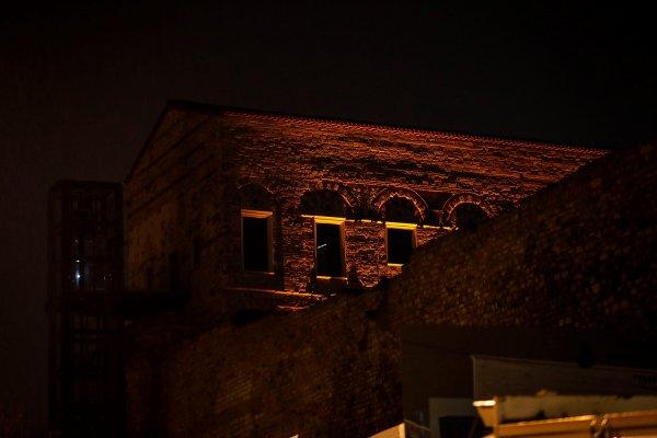 İstanbul kadına şiddete karşı turuncu renge büründü