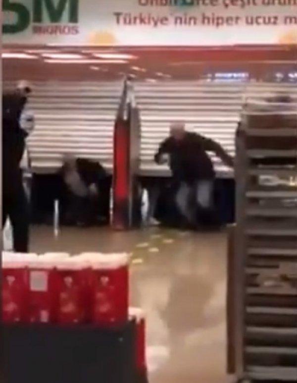 Migros'ta cep telefonu almak için yarıştılar