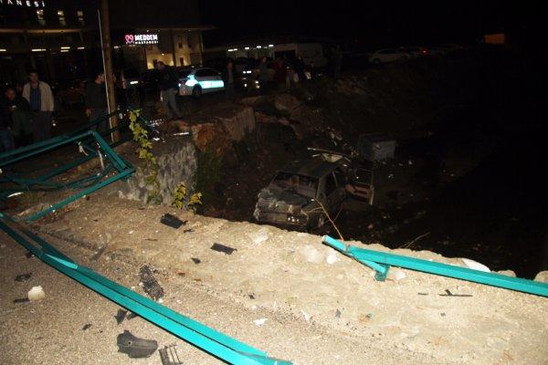 Isparta'da bir araç su kanalına düştü