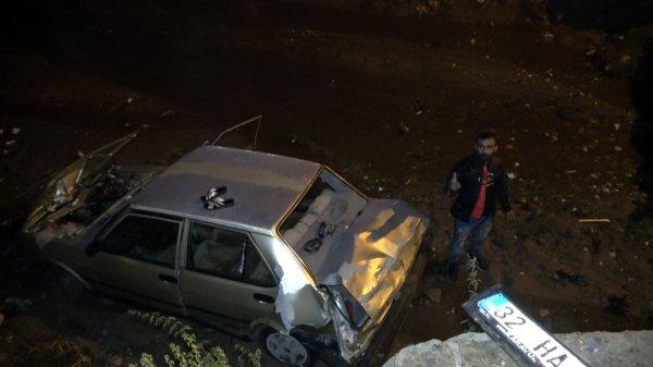 Isparta'da bir araç su kanalına düştü