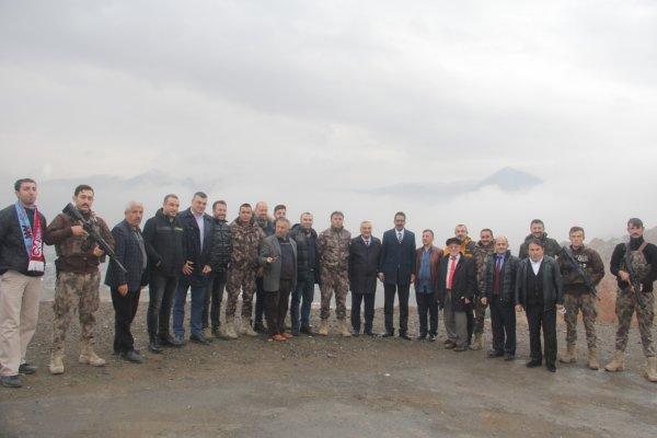 Trabzon’dan gelip Hakkari'de horon oynadılar