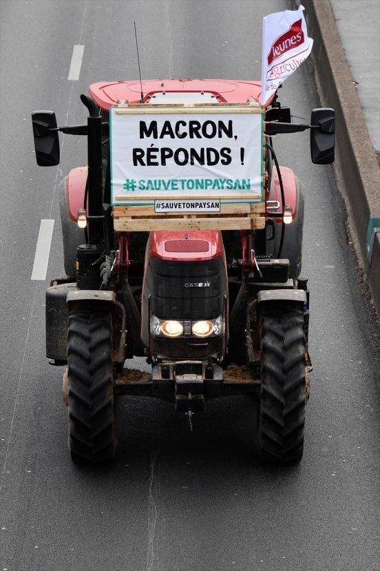 Fransa'da çiftçiler tarım politikasını protesto etti