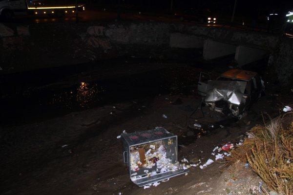 Isparta'da bir araç su kanalına düştü