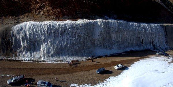 Türkiye'nin ilk yapay buz parkı Palandöken'de inşa edildi