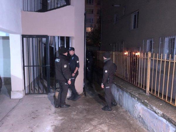 Ankara'da cinnet getiren genç balkondan düştü