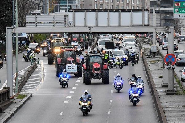 Fransa'da çiftçiler tarım politikasını protesto etti
