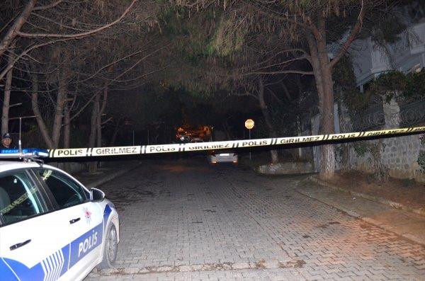 Patrik Bartholomeos'un evine giren hırsızlar yakalandı