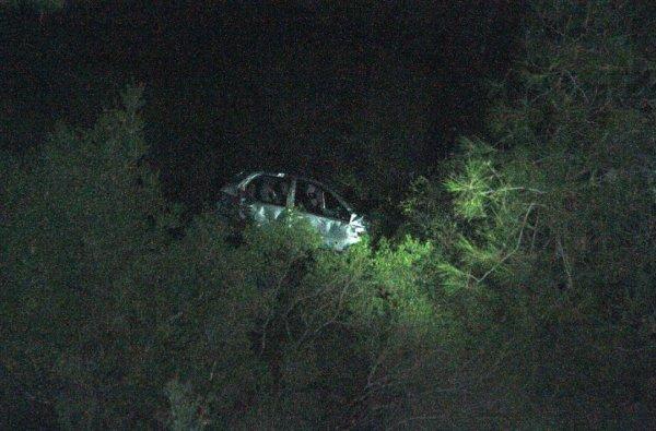 Yabancı uyruklu kadın kazada öldü, uçurumdan itfaiye çıkardı