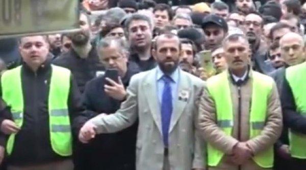 Evrenosoğlu'nun cenazesinde kendilerinden geçenler oldu