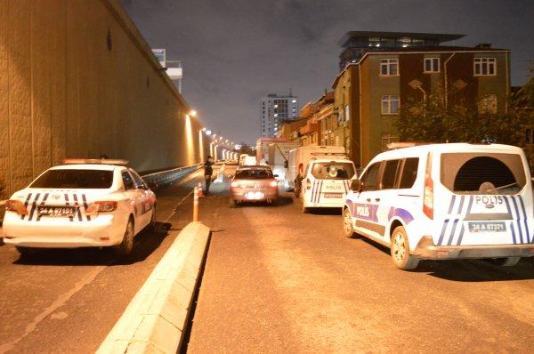 Kağıthane'de yol verme meselesinden ambulansa ateş açıldı