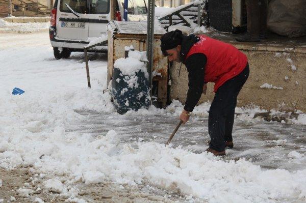 Van'ın Başkale ilçesinde kar 10 santimetreye ulaştı