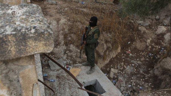 Teröristler okulu karargaha çevirdi