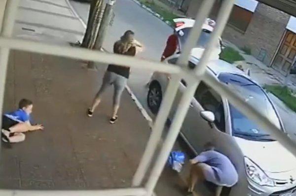 Hırsıza tekme atan çocuk