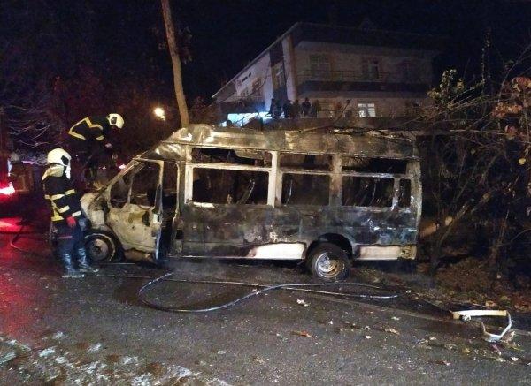 Zonguldak'ta okul servisi yandı