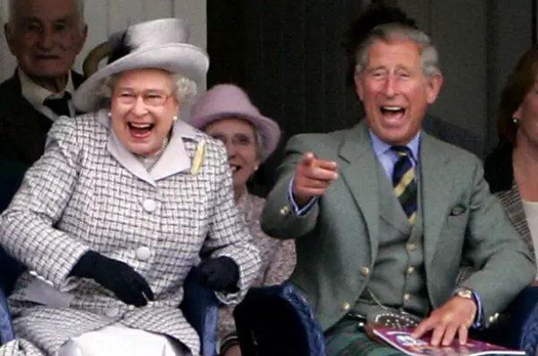 Kraliçe Elizabeth tahttan iniyor