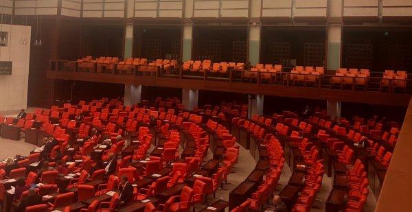 AK Partili vekiller Meclis'i yine boş bıraktı