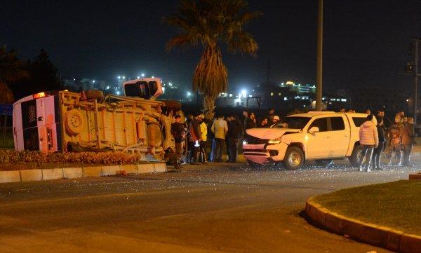 Mardin'de polis aracı ile işçi servisi çarpıştı
