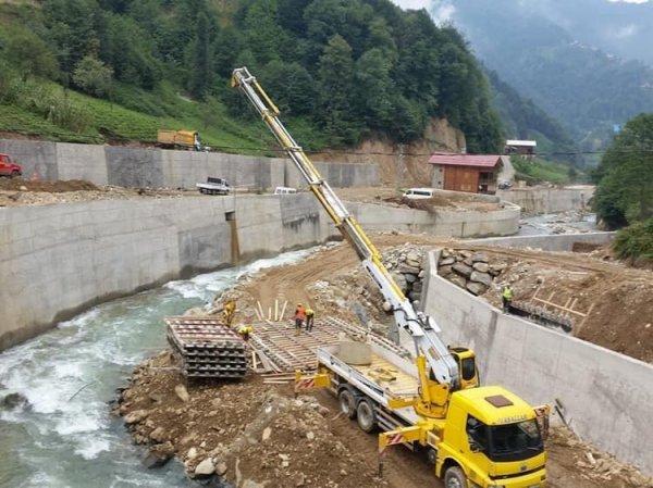 Senoz Vadisi'nde dere yatağına villa yapıldı