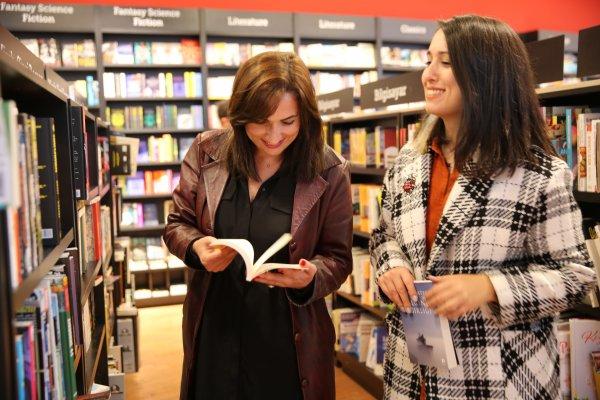 Sitem Ateş ile yeni romanı Gölgenin Ağırlığı’nı konuştuk