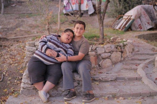 Küçük Efe'nin en büyük hayali yaşıtlarıyla top oynamak