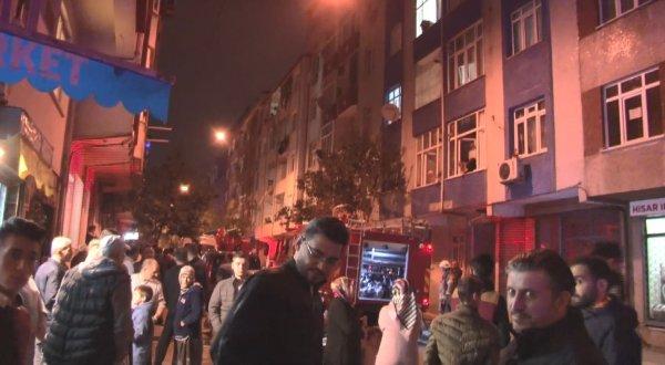 Esenler'de bir sokakta elektrik panosu patladı