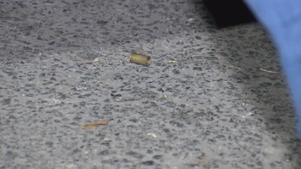 Alkol alan iki kişi, silah kabzasıyla darbedildi