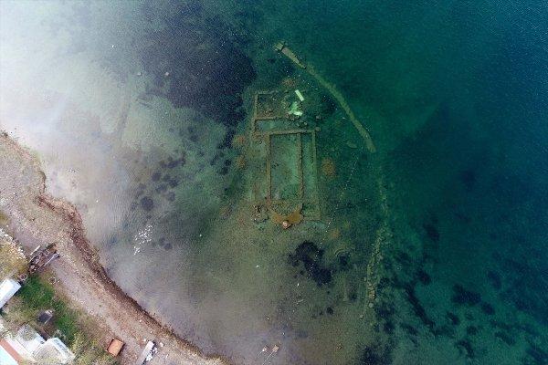 İznik Gölü'nde suyun altındaki şehir gözüktü