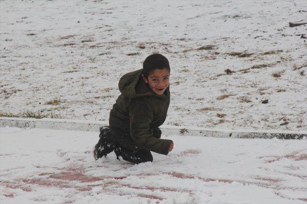 Uludağ'da kar yağışı başladı