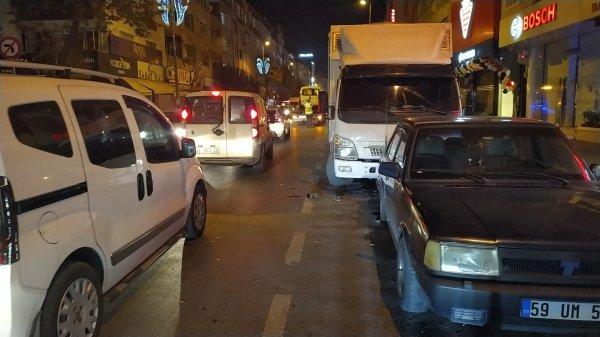 Para bozdurmak için karşıya geçen çocuğa araba çarptı