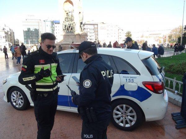 Taksim'de alkollü kadın ortalığı birbirine kattı