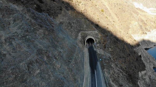Yusufeli ilçesine ulaşım tünellerle sağlanıyor