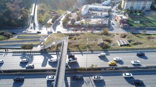 Üst geçitte engelli rampası sorunu