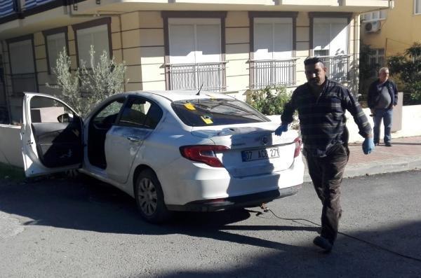 Otomobil sürerken tüfekle vurularak öldürüldü