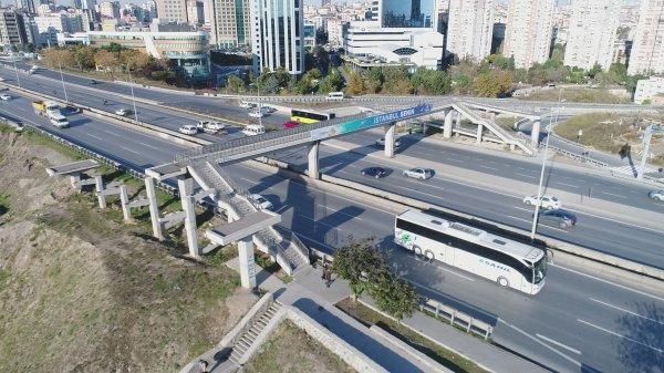 Üst geçitte engelli rampası sorunu