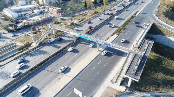 Üst geçitte engelli rampası sorunu